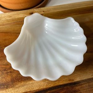 Milk glass vintage shell shaped trinket dish catch all soap dish